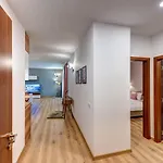 Secret 533 At Oak Smolyan