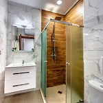 Apartment Secret 533 At Oak *
