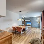 Apartment Secret 533 At Oak