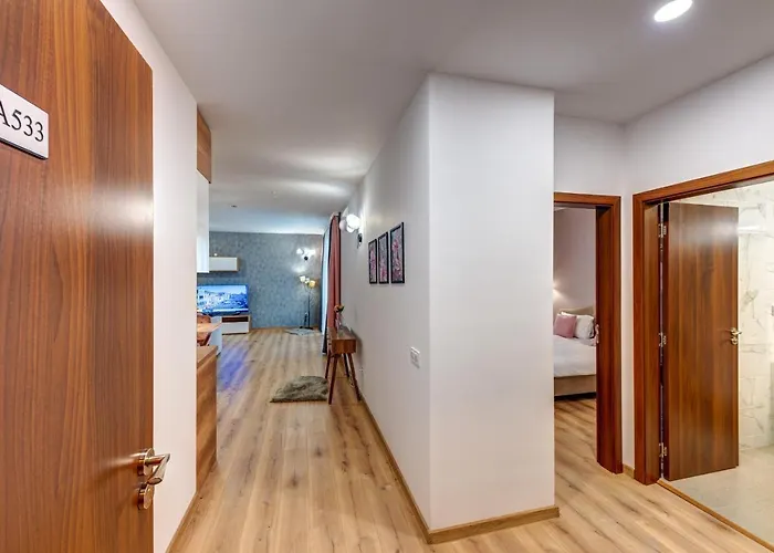 Secret 533 At Oak Smolyan