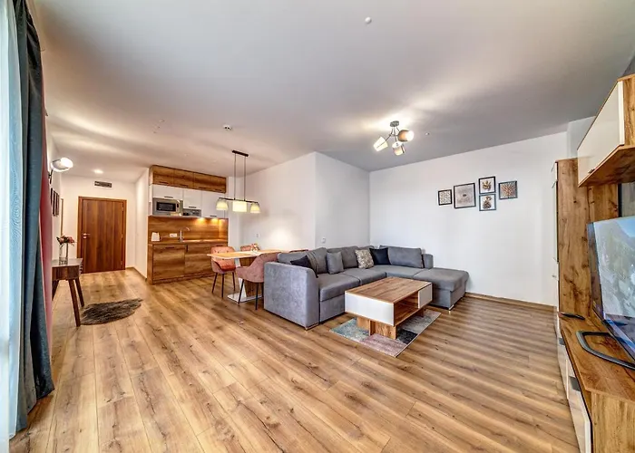 Secret 533 At Oak Apartment *